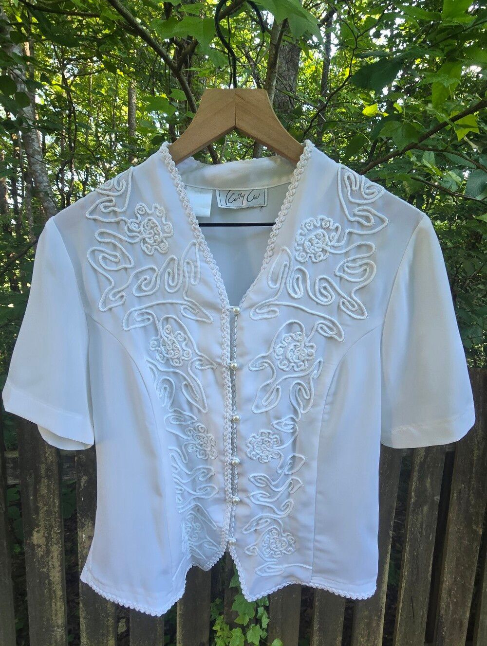Kathy Che Vintage Embroidered White Short Sleeve Blouse With Pearl Buttons- 10P